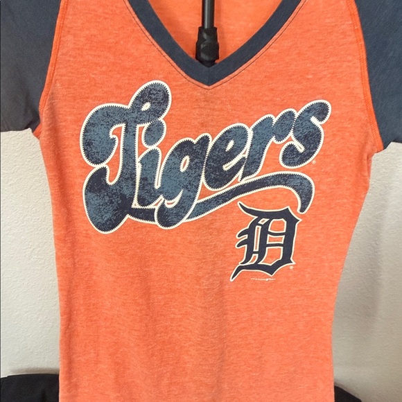 Detroit Tigers 5th & Ocean Orange and Dark Gray Tee for women - Picture 3 of 5